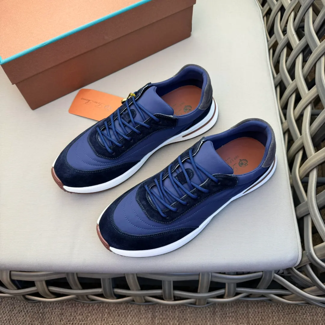 Factory price: 460💰Loro men's shoes💰iana WeekendWalk men's waterproof sports shoes! Waterproof canvas warm men's shoes, the lightest L men's shoes in history 💰jogging shoes, the upper is made of Wind microfiber with StormSystem® waterproof and windproof treatment and goatskin, which is waterproof and warm. There will be a little wrinkle on the upper, which is normal because the waterproof fabric is very soft and the exquisite carving is very challenging. Craftsmanship and lathe workmanship, the lining is made of cloth for a warmer and more comfortable fit, and the Kummel-colored rubber outsole is made of lightweight material: this structure ensures proper weight distribution during walking, improves shock absorption and rebound, enhances grip and stability, and the eyelets and upper back of the shoe are embellished with light and very comfortable shoes! Packed in the original box at the counter, multiple colors available! Size: 39-40-41-42-43-44 45 standard leather shoe size